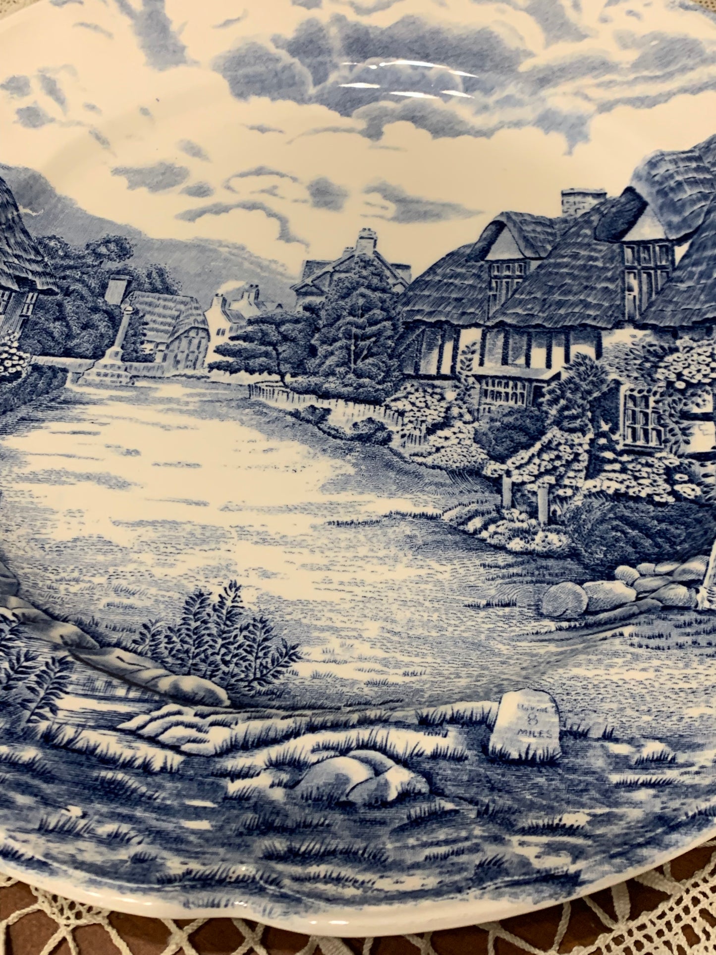 Vintage Johnson Bros Old English serving plate in blue and white porcelain, 32 cm diameter, with hand-painted countryside scene.