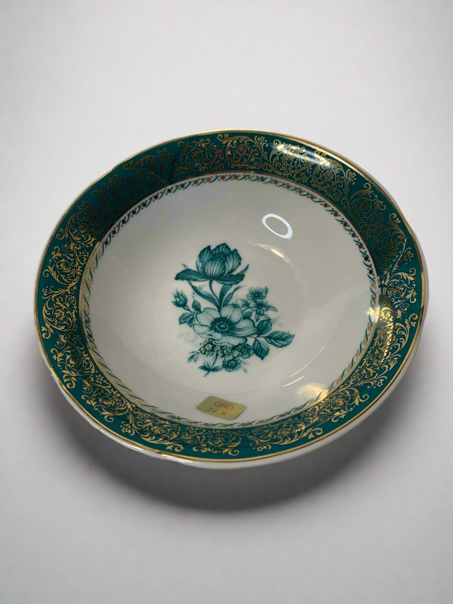 Vintage porcelain bowl with hand-painted floral design and 24K gold trim, 16 cm diameter – collectible and decorative tableware in perfect condition.